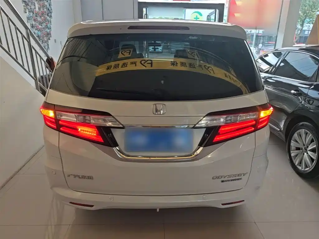 Odyssey 2.4 L Luxury