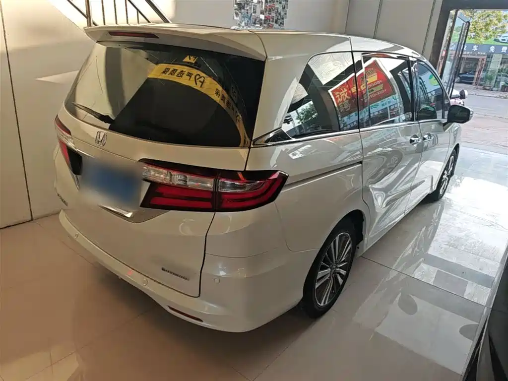 Odyssey 2.4 L Luxury