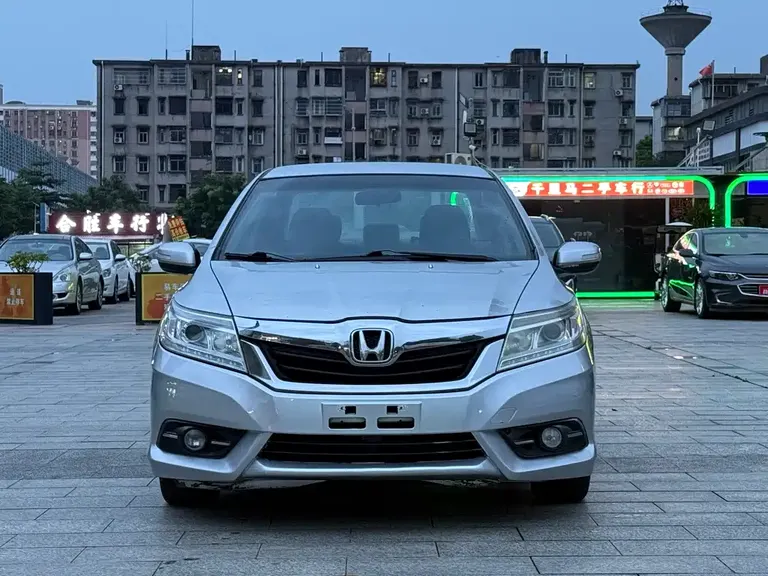 Honda Crider 1.8 L Auto Luxury