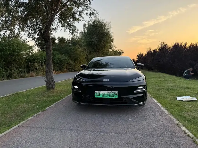 Geely Galaxy Xingyao 8 130 km EM-i Distinguished