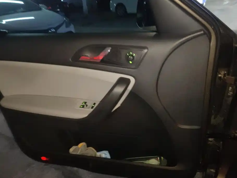 Yeti TSI280 DSG Forward
