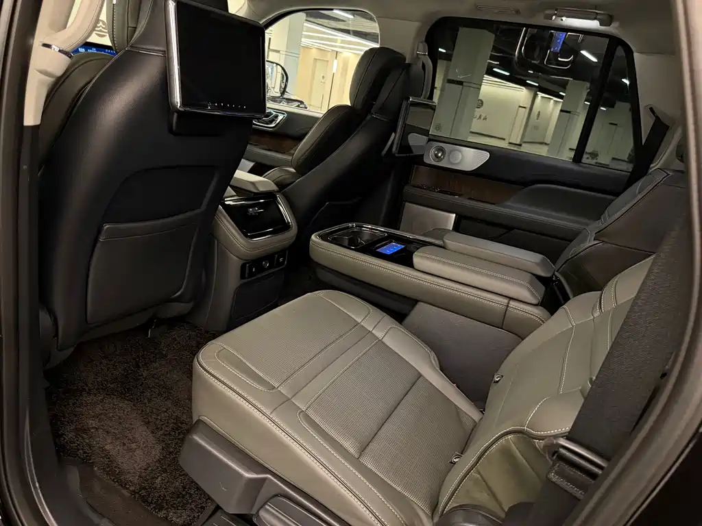Navigator 3.5 T LWB President