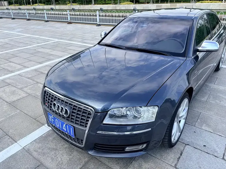Audi S8 S8 5.2 FSI quattro