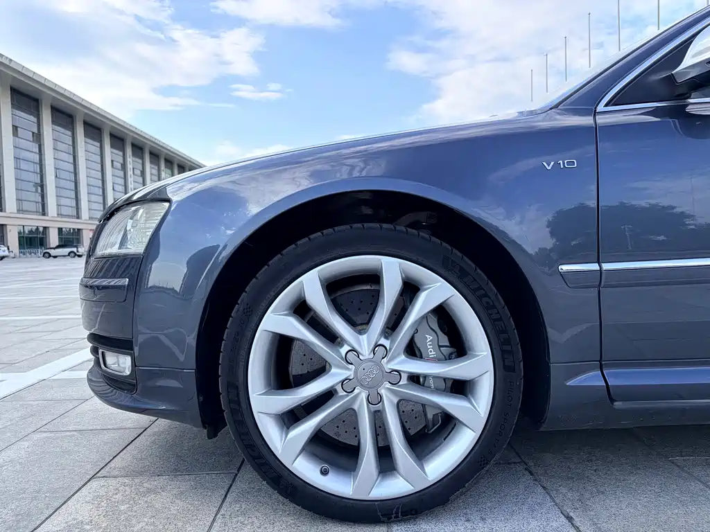 Audi S8 S8 5.2 FSI quattro