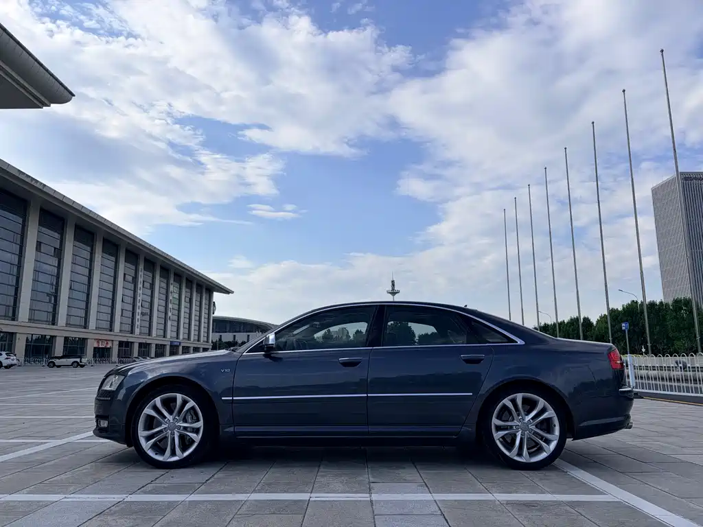 Audi S8 S8 5.2 FSI quattro