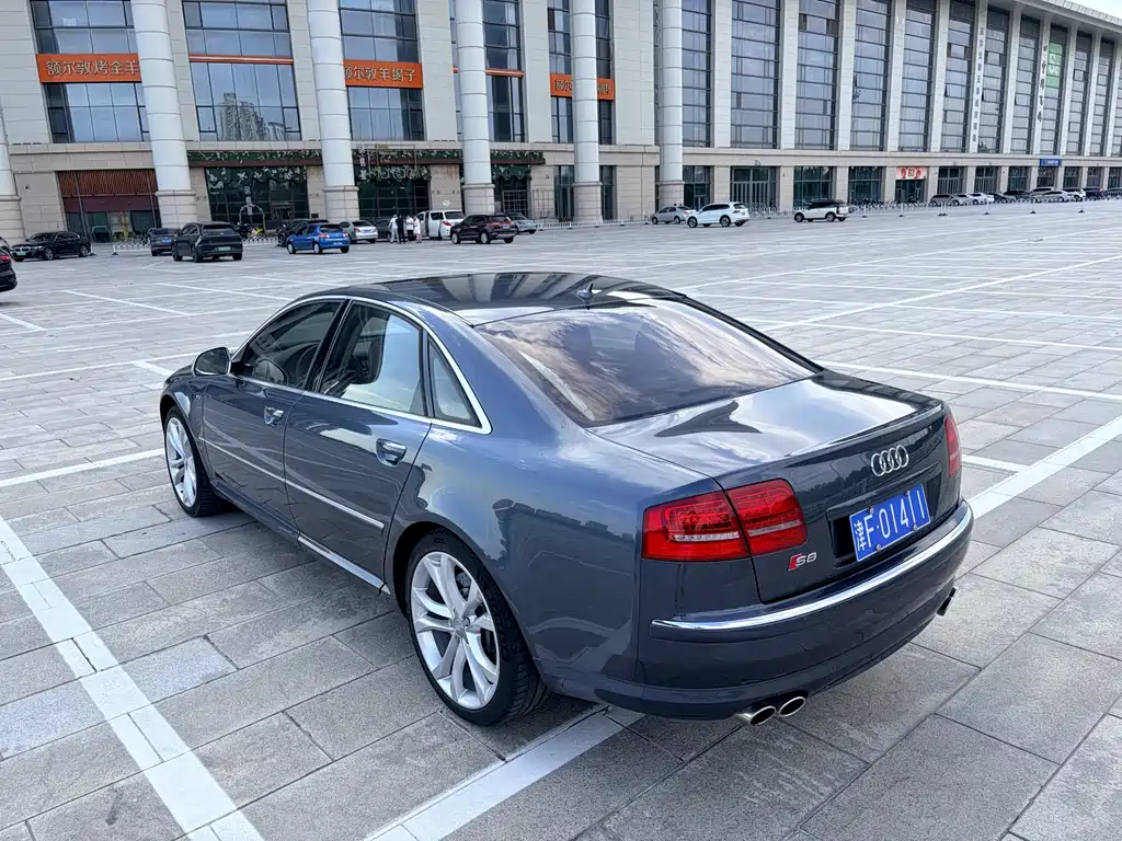 Audi S8 S8 5.2 FSI quattro