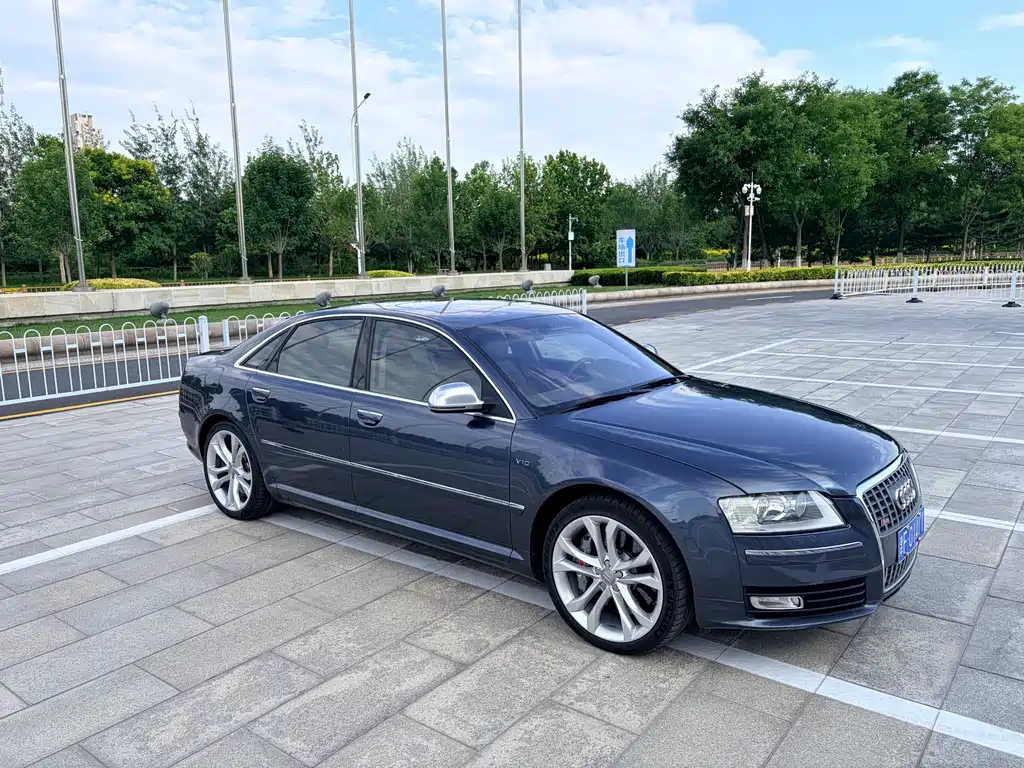 Audi S8 S8 5.2 FSI quattro