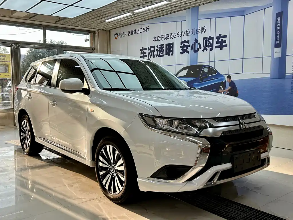 Outlander 2.0 L 2 WD Smooth Travel 5-seat