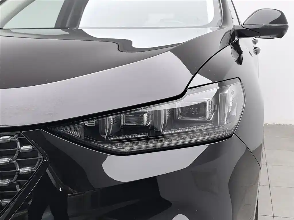 WEY VV6 2.0 T 2 WD Smart Guard +