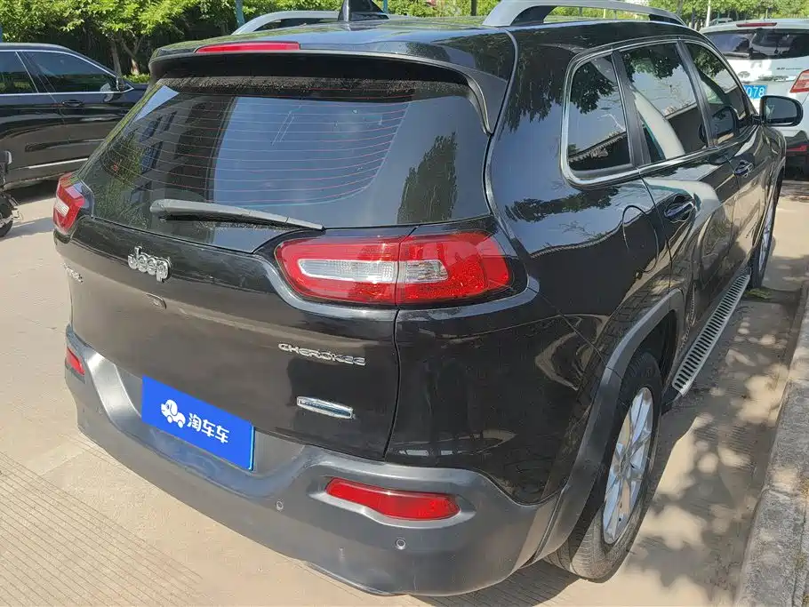 Cherokee 2.0 L Superior