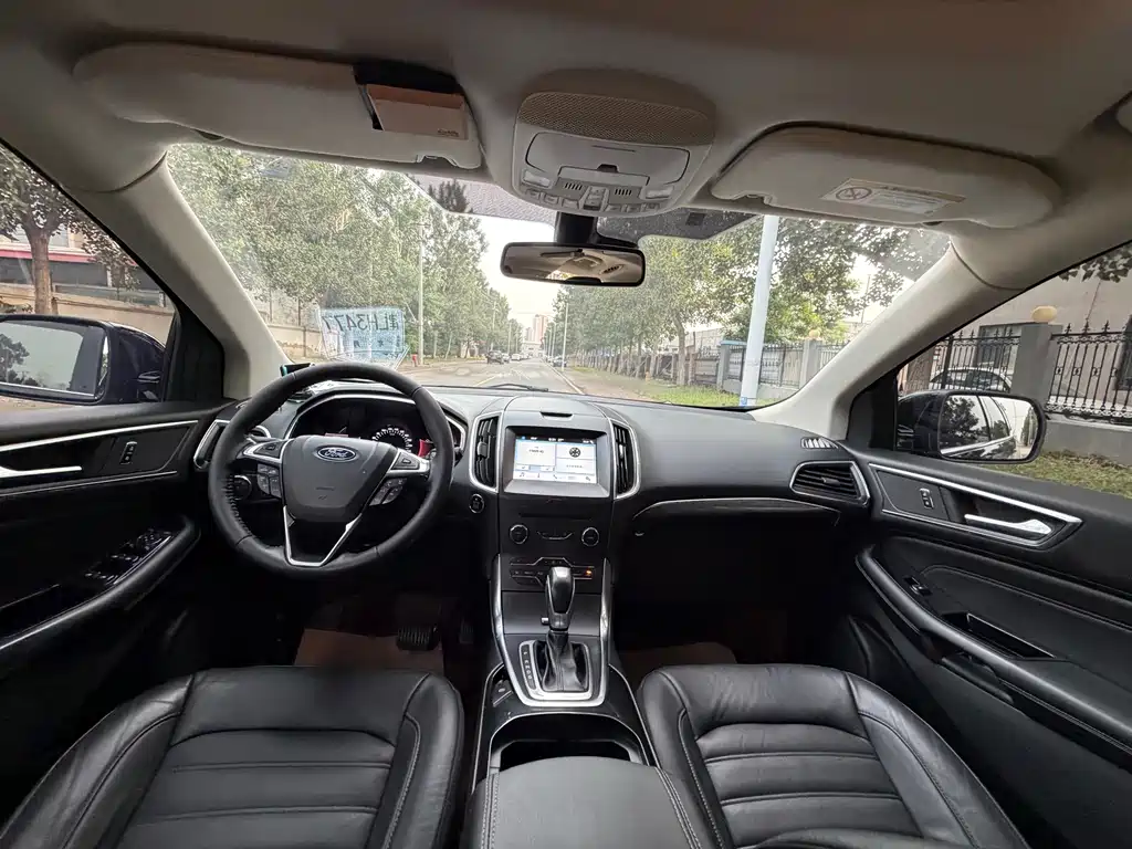 Edge EcoBoost 245 2 WD Grand Sharp 7-seat