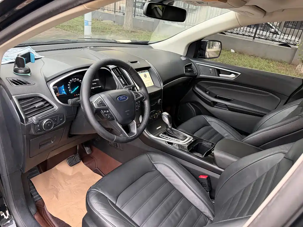 Edge EcoBoost 245 2 WD Grand Sharp 7-seat