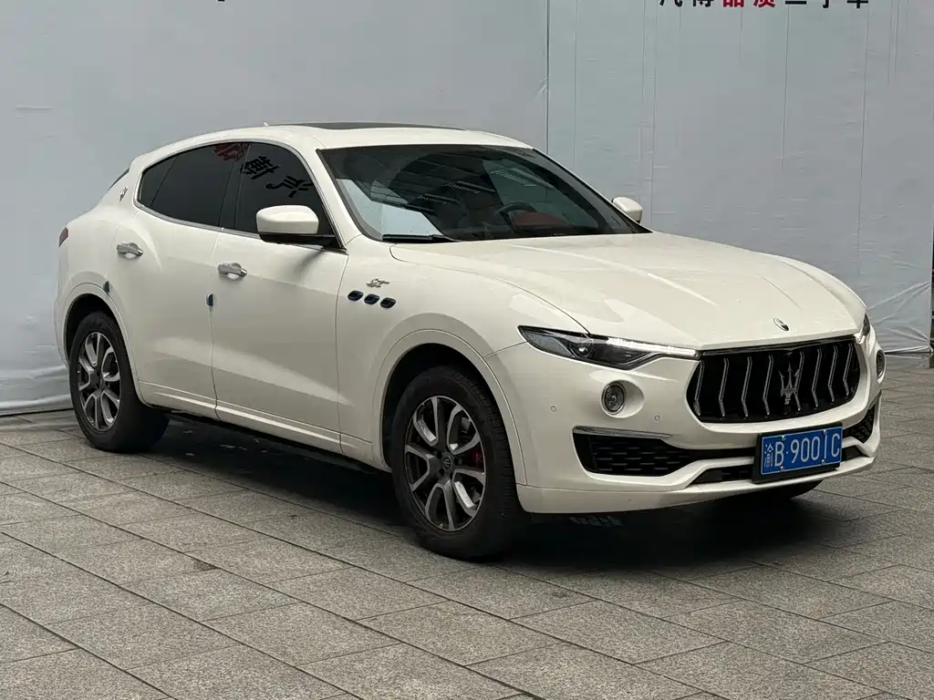 Levante 2.0 T GT Sharp Edge