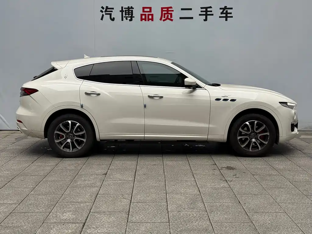 Levante 2.0 T GT Sharp Edge