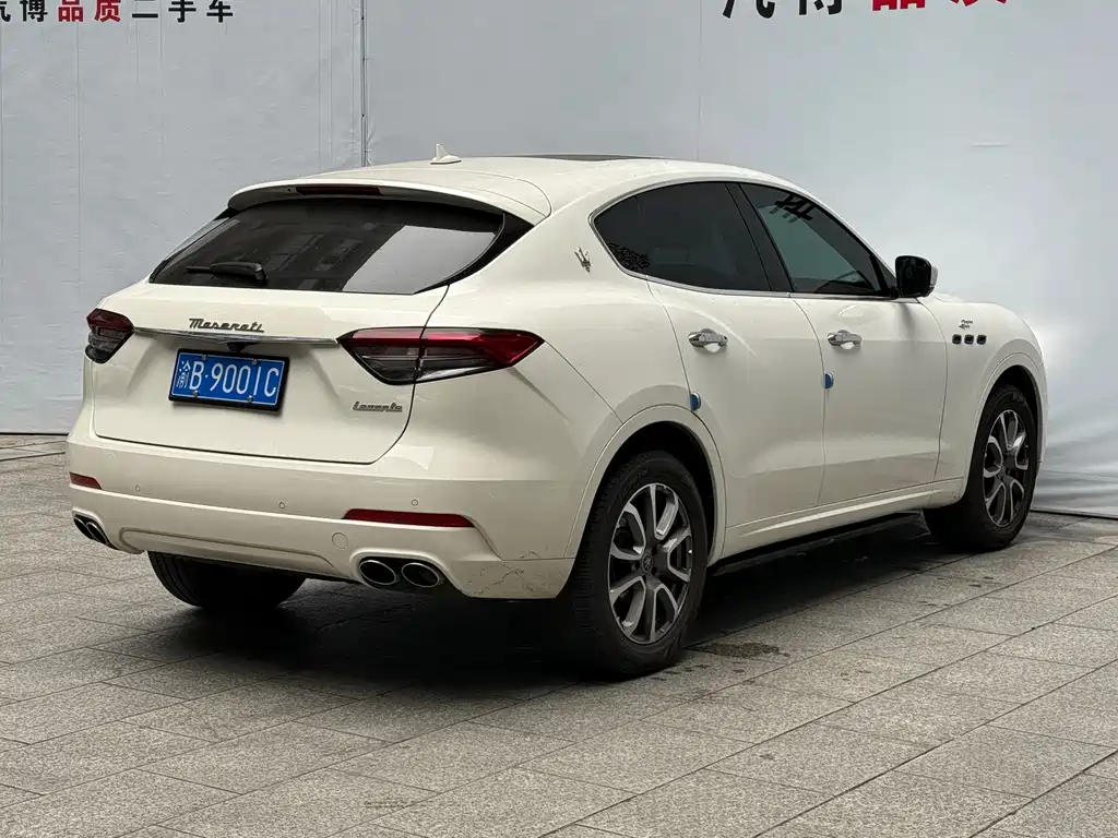 Levante 2.0 T GT Sharp Edge