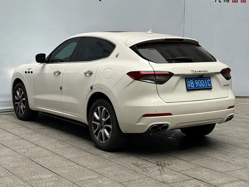 Levante 2.0 T GT Sharp Edge