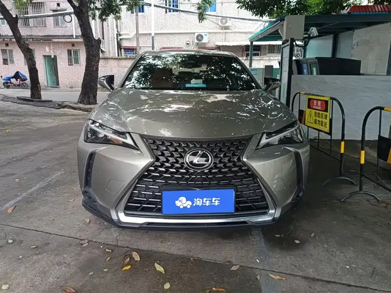 Lexus UX 雷克萨斯UX 2024款 300 h 探趣版