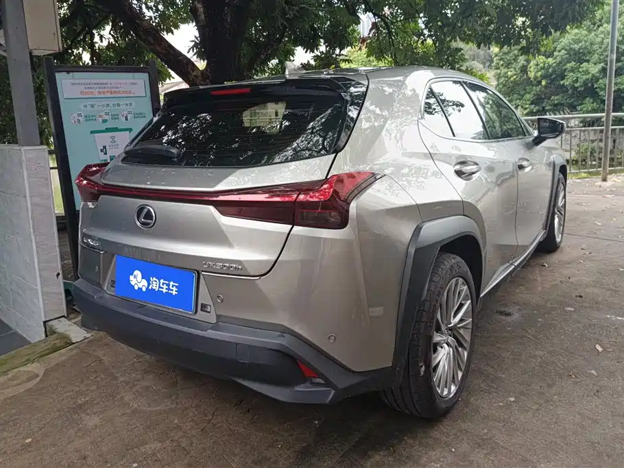 Lexus UX 雷克萨斯UX 2024款 300 h 探趣版