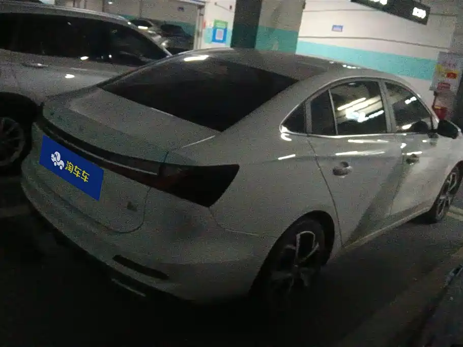 Roewe i5 1.5 L CVT Honored
