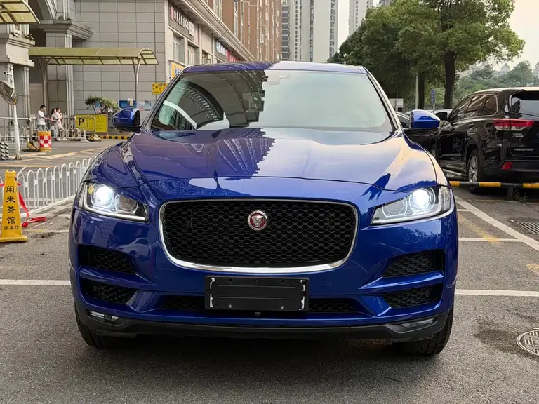 Jaguar F-PACE 2.0 T 4 WD Urban Premium