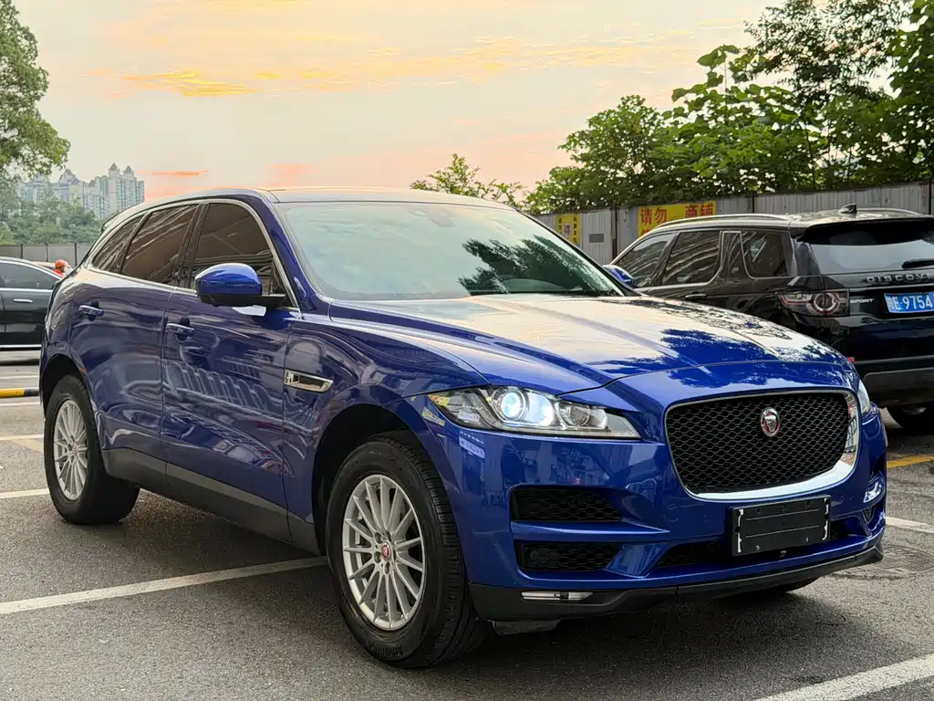 Jaguar F-PACE 2.0 T 4 WD Urban Premium
