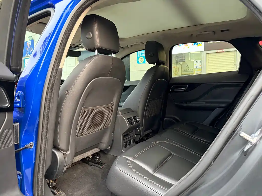 Jaguar F-PACE 2.0 T 4 WD Urban Premium