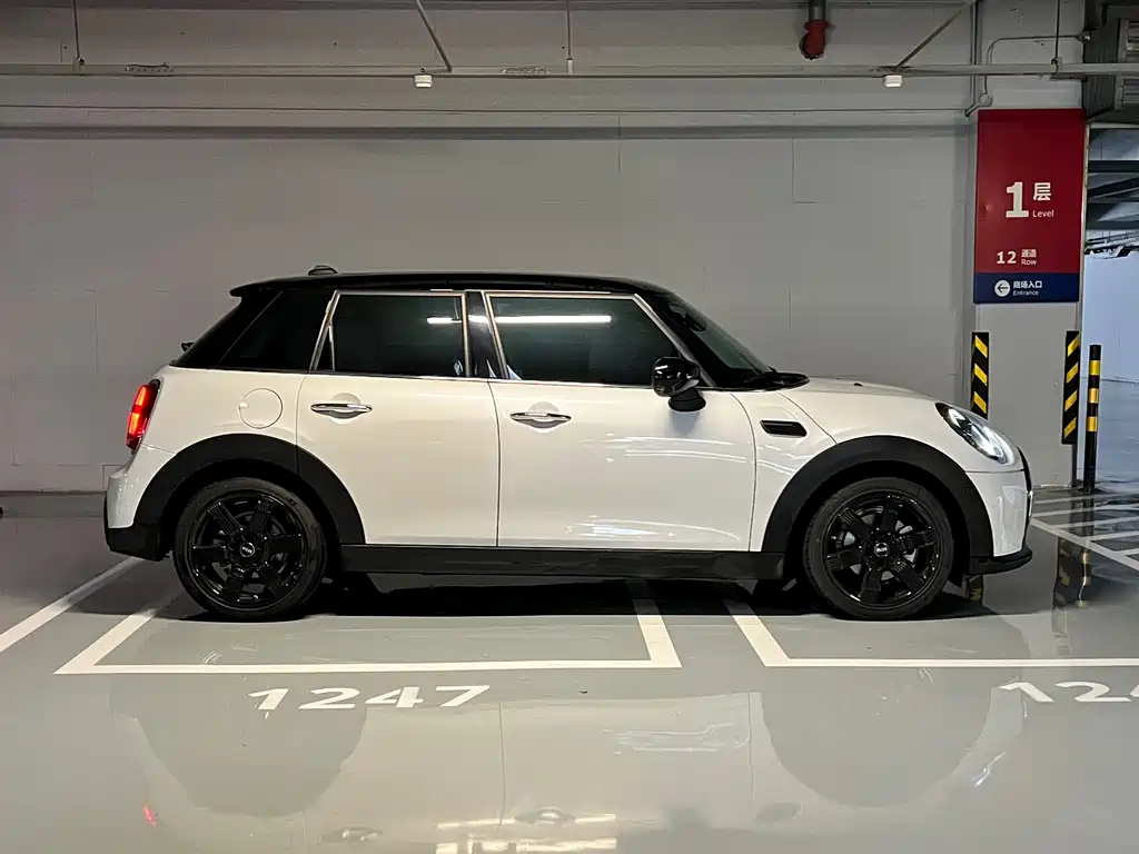 MINI Facelift 1.5 T COOPER Artist 5-door