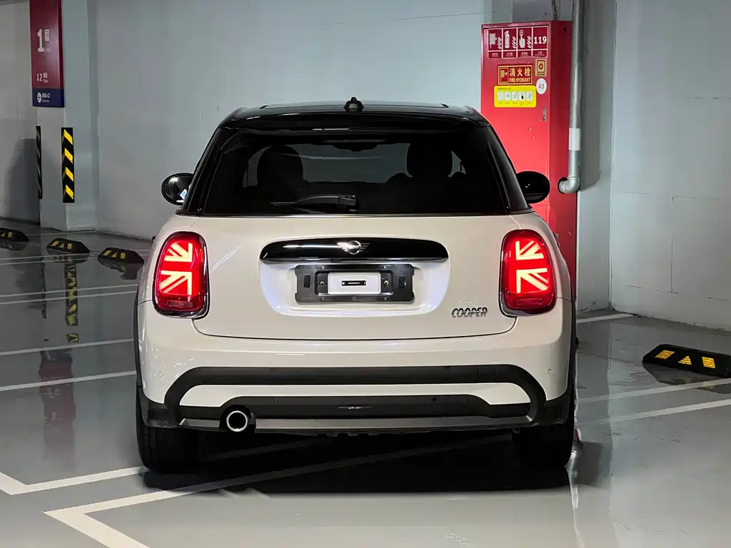 MINI Facelift 1.5 T COOPER Artist 5-door