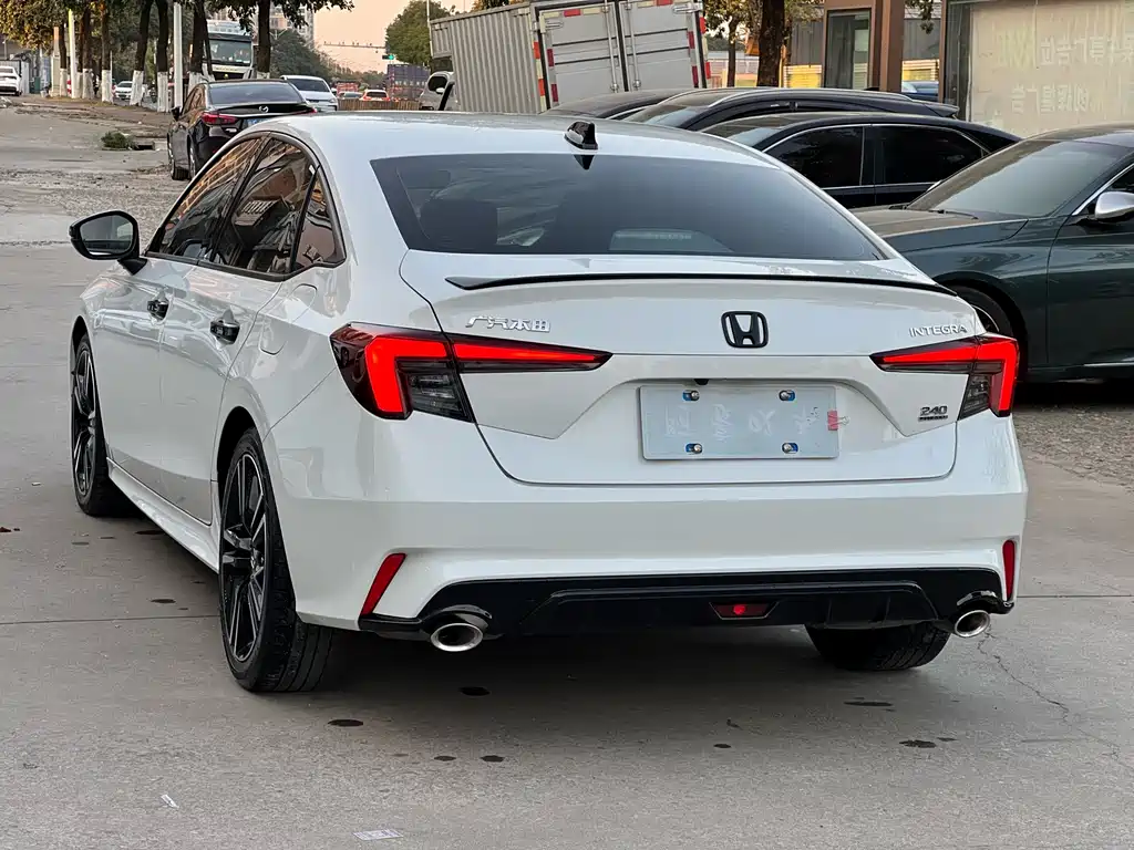 Integra 240 TURBO CVT Phantom Night · Luxury
