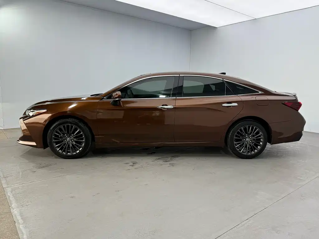 Avalon 2.5 L Touring Distinguished CN-V