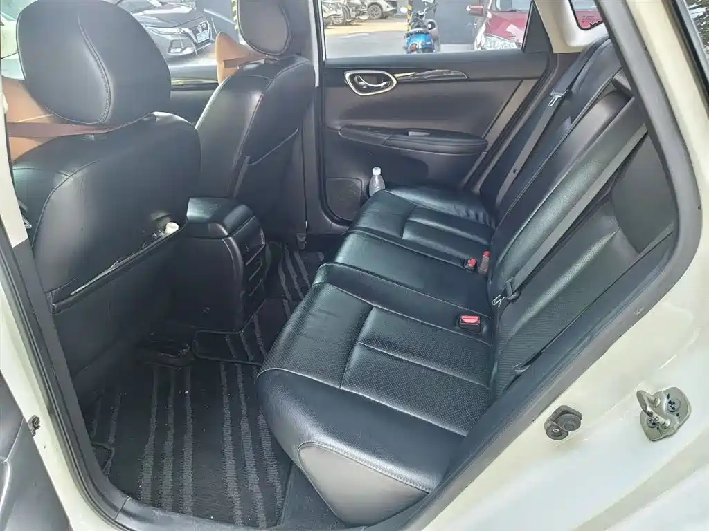 Sylphy 1.6 XV CVT Smart Supreme