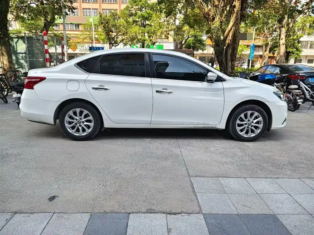 Sylphy 1.6 XV CVT Smart Supreme