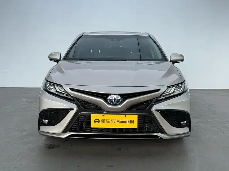 Toyota Camry Dual Engine 2.5 HS Sharp Style