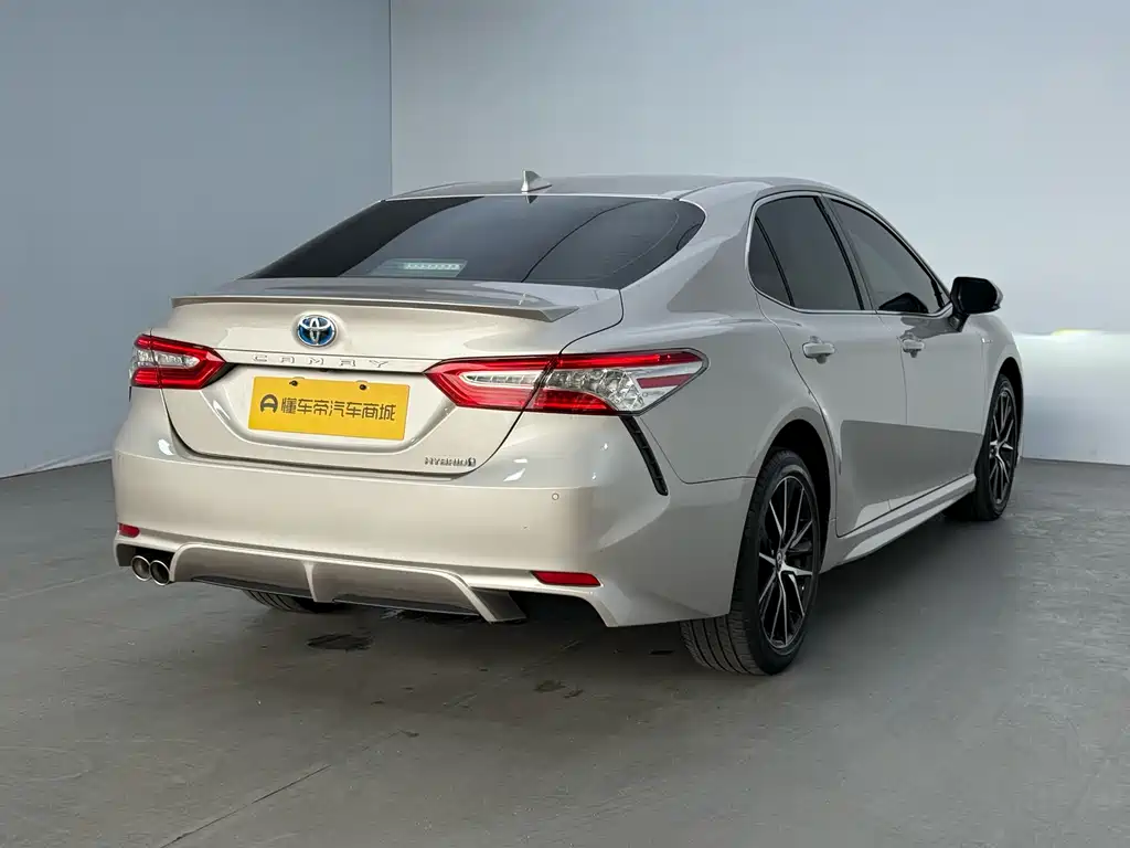 Camry Dual Engine 2.5 HS Sharp Style