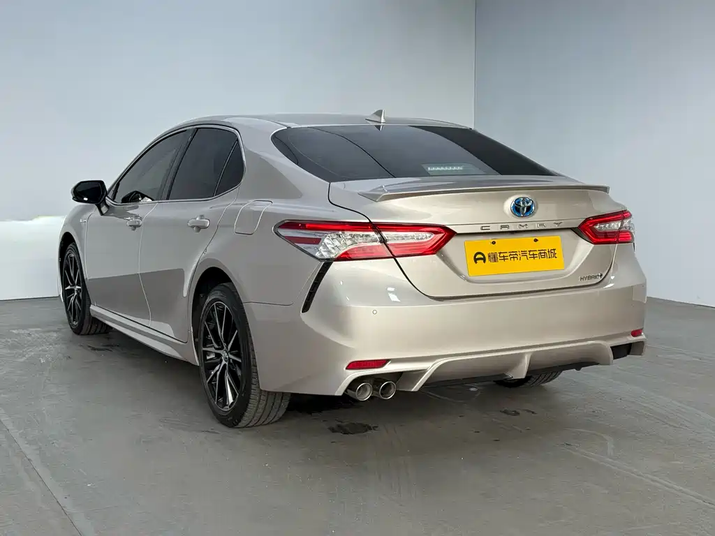 Camry Dual Engine 2.5 HS Sharp Style