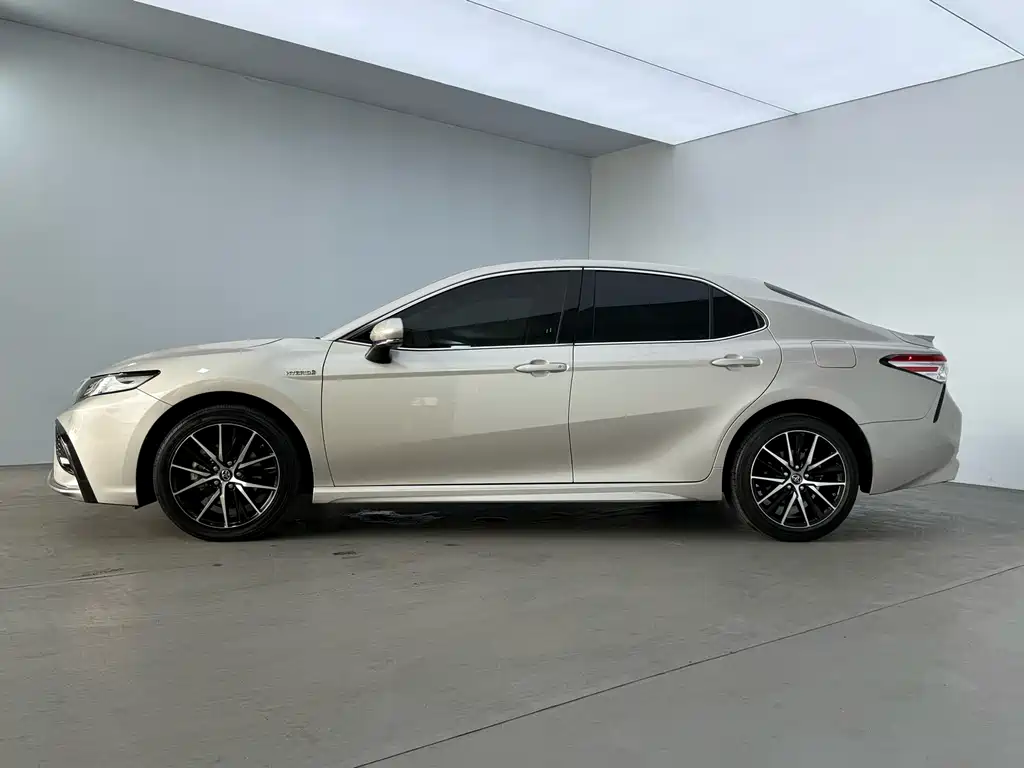 Camry Dual Engine 2.5 HS Sharp Style