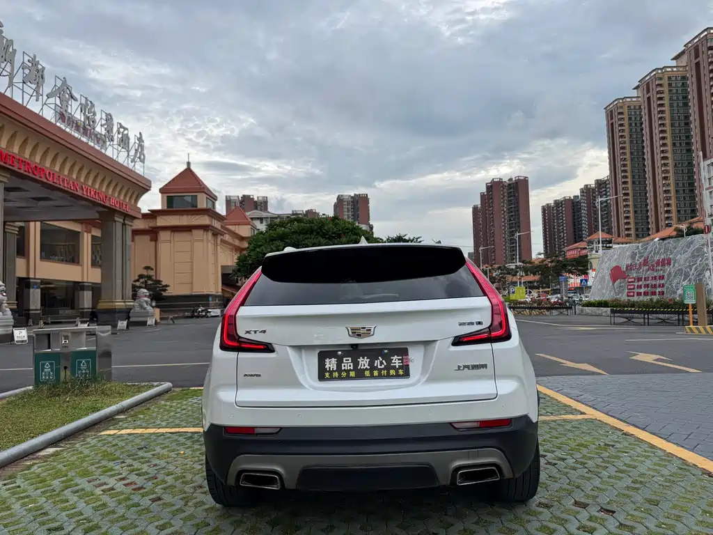 Cadillac XT4 28 T 4 WD Platinum