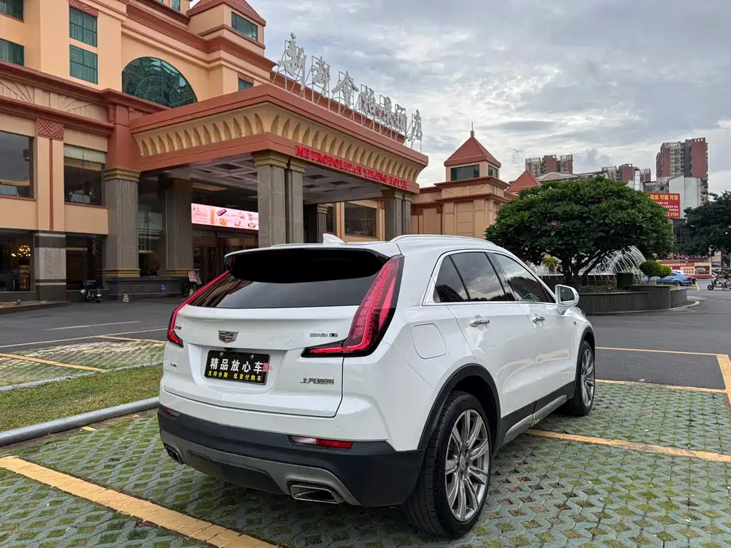 Cadillac XT4 28 T 4 WD Platinum
