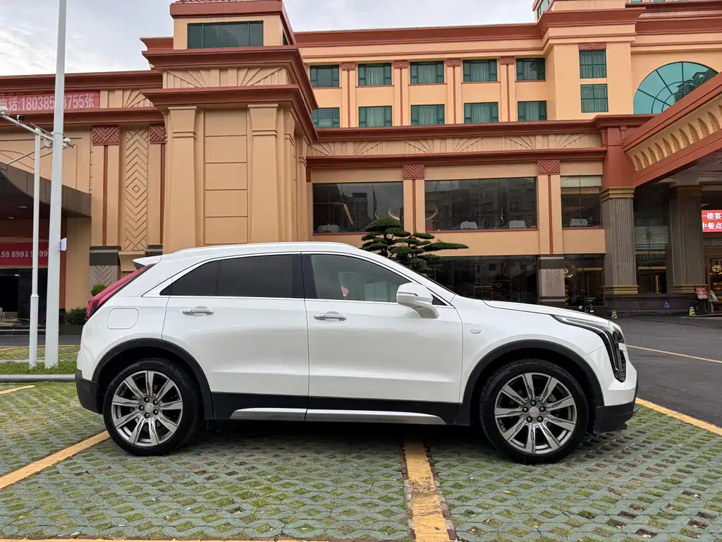 Cadillac XT4 28 T 4 WD Platinum