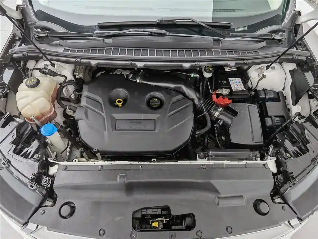 Edge EcoBoost 245 4 WD Supreme Sharp 7-seat