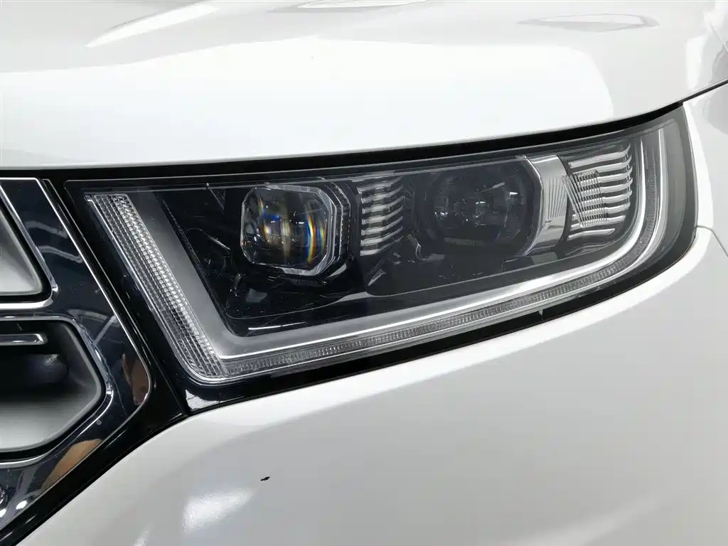 Edge EcoBoost 245 4 WD Supreme Sharp 7-seat