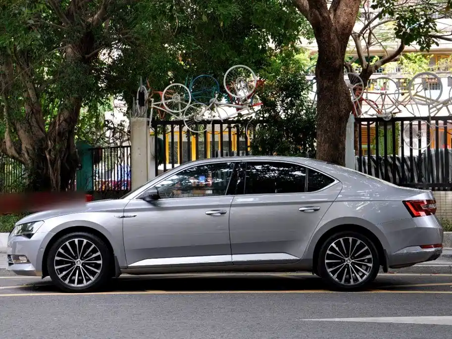 Superb TSI330 DSG Smart Travel