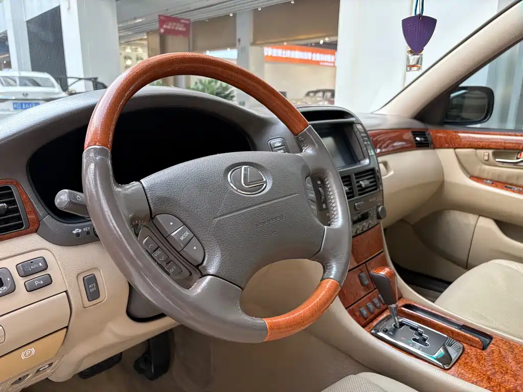 Lexus LS 430