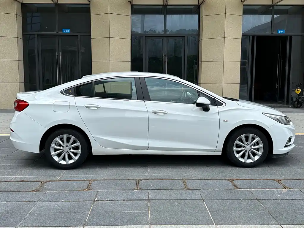 Cruze 1.5 L Auto Pioneer Sunroof
