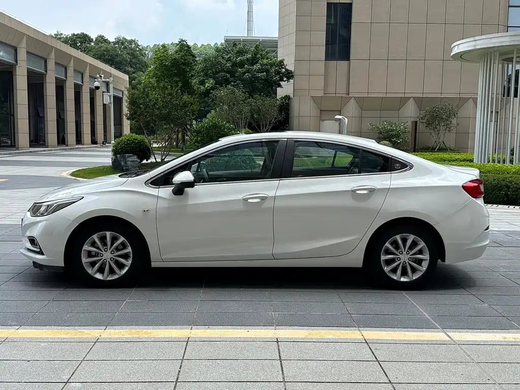 Cruze 1.5 L Auto Pioneer Sunroof