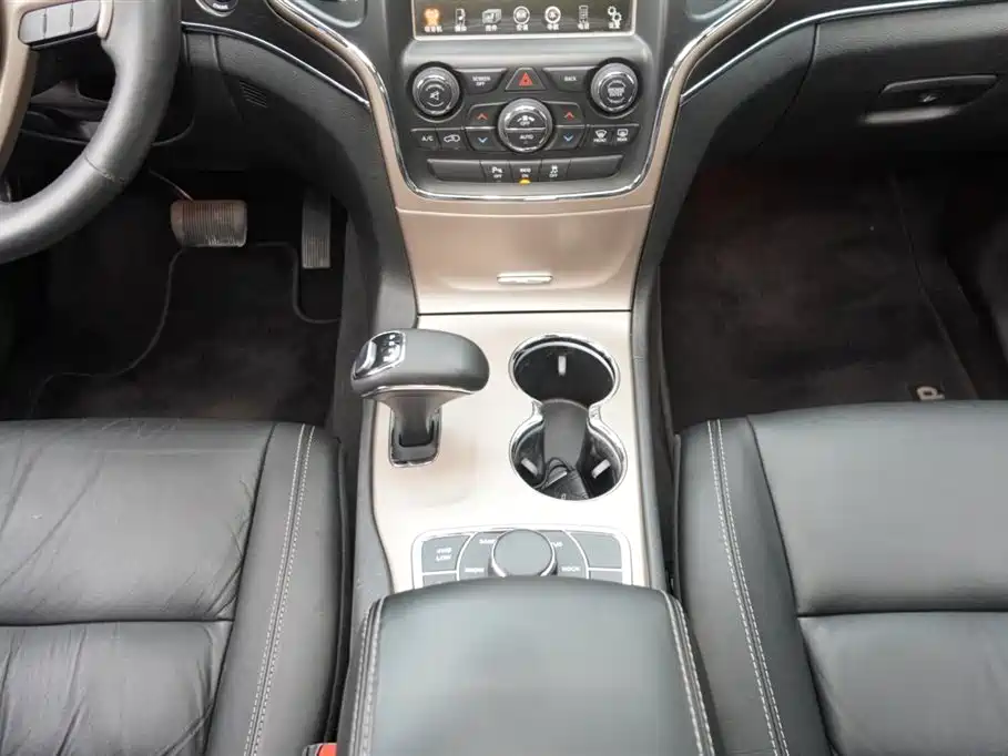 Grand Cherokee (Import) 大切诺基(进口) 2015款 3.0 TD 柴油 精英导航版