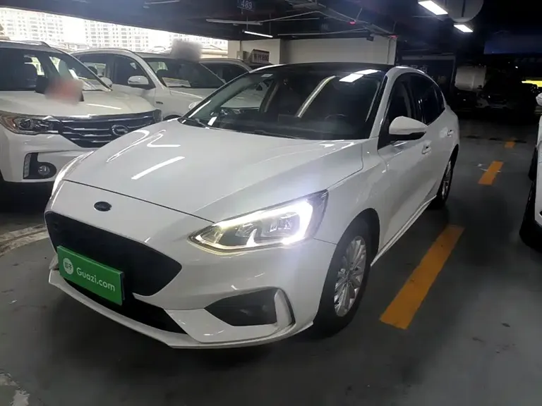 Ford Focus Sedan EcoBoost 180 Auto Sharp Trend