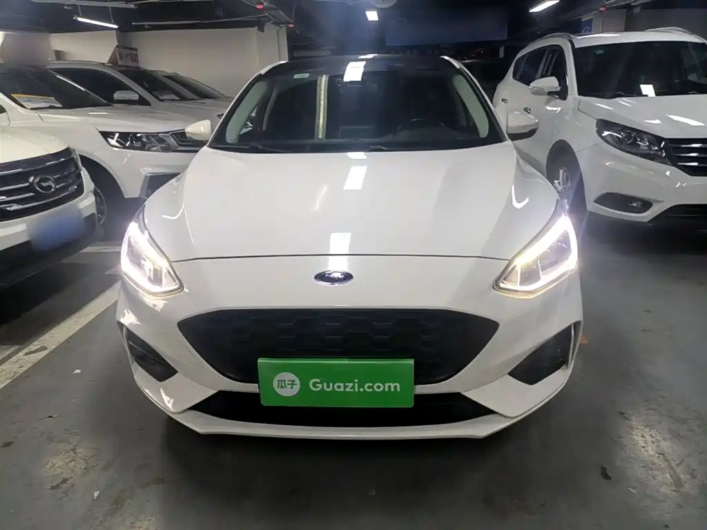 Focus Sedan EcoBoost 180 Auto Sharp Trend