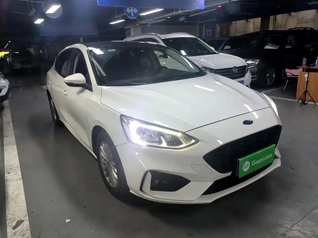 Focus Sedan EcoBoost 180 Auto Sharp Trend