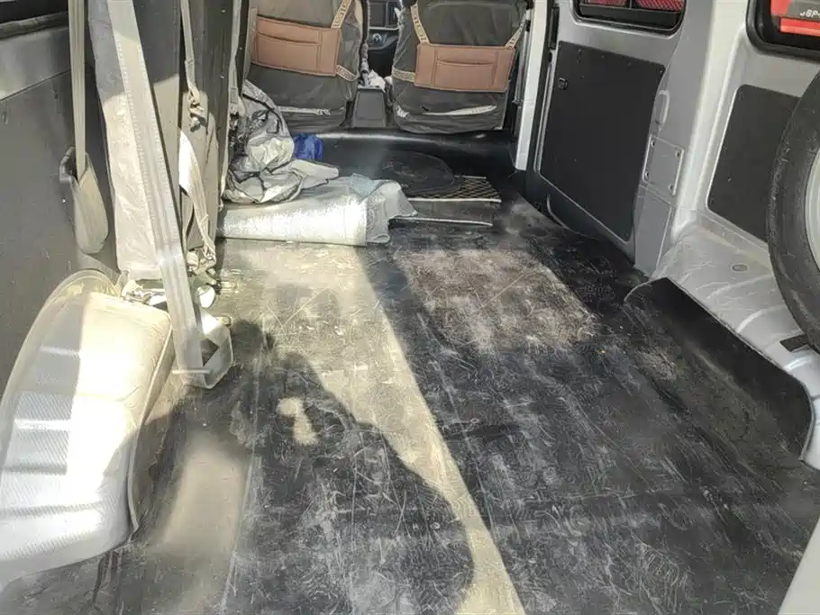 Changan Ruixing M60 长安睿行M60 2025款 1.6 L CNG 120 L气瓶舒适型客车6座